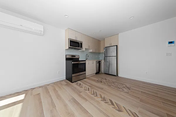 Rented by NY Space Finders Inc. | media 3