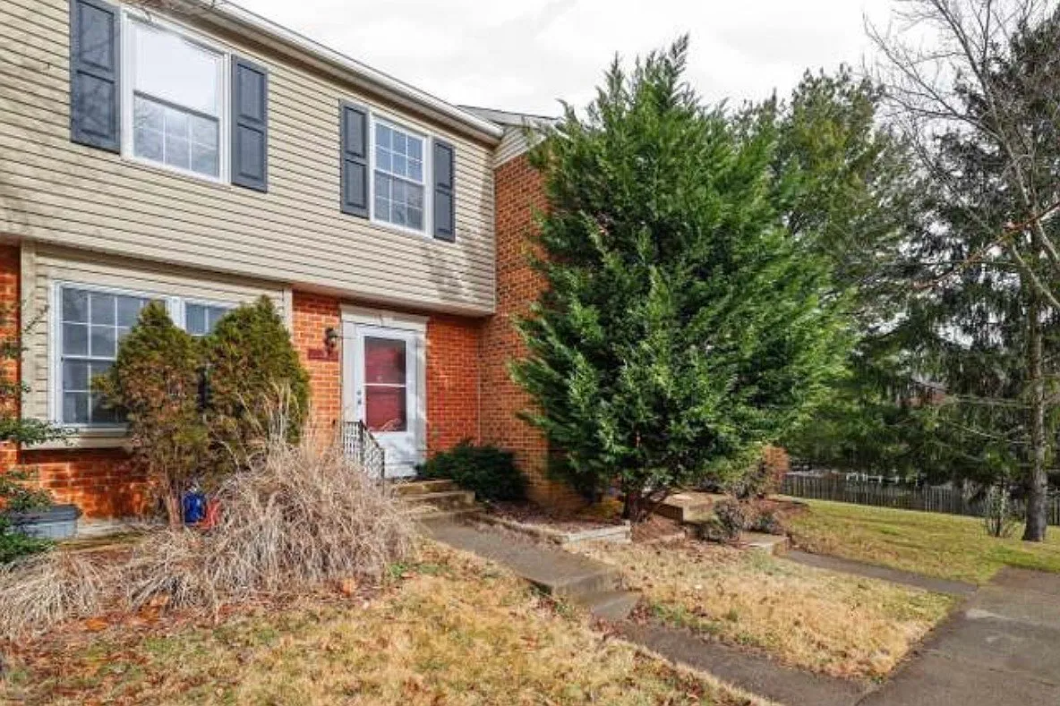 3 bed, 3.5 bath, 1730 sqft, $2,650 — Photo 2