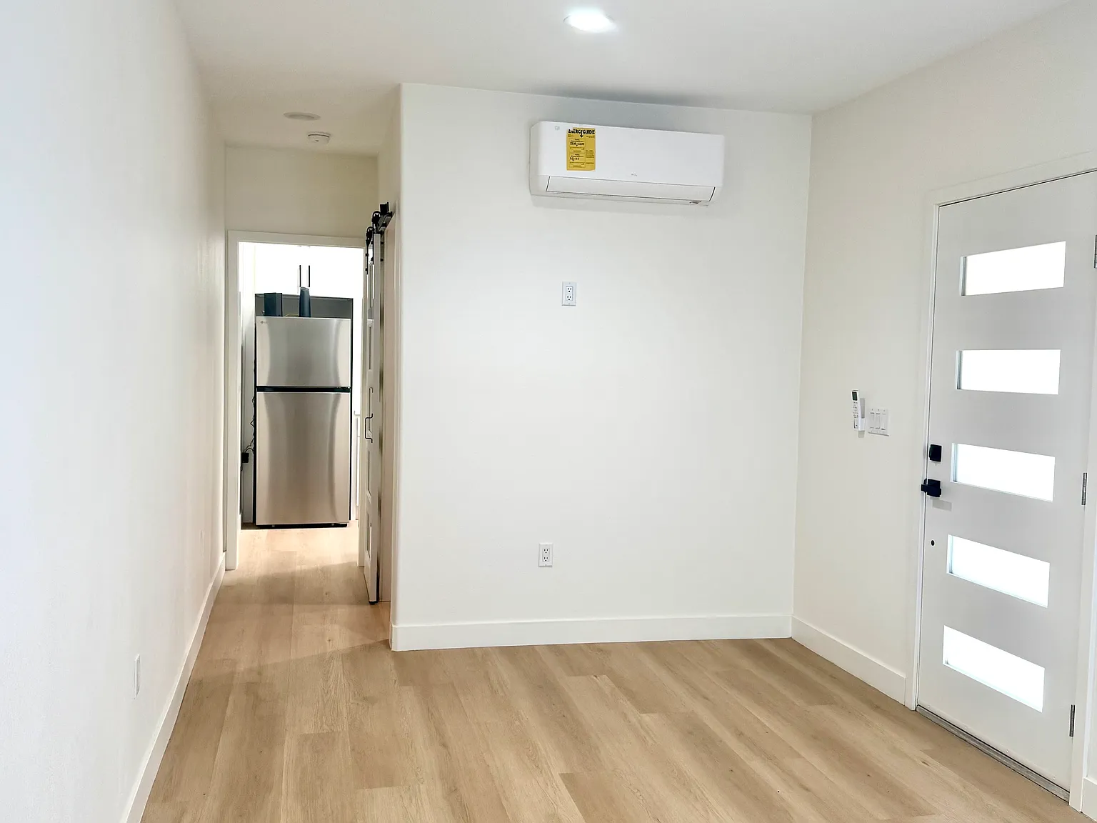1 bed, 320 sqft, $1,800 — Photo 2