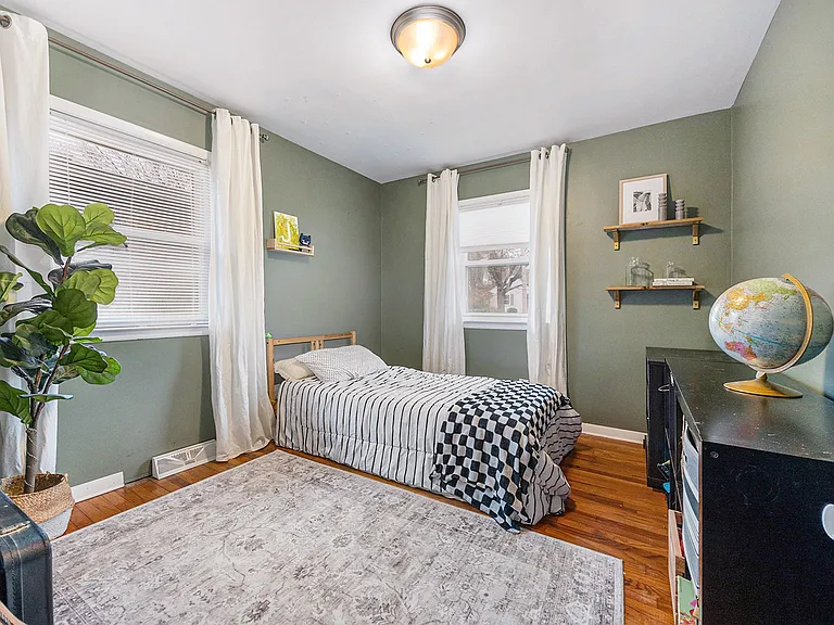 2427 Sinclair Ave NE — Photo 14