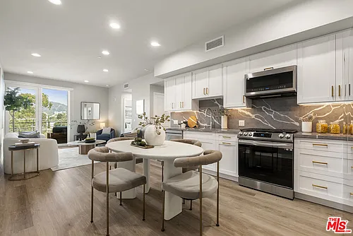7428 Santa Monica Blvd #301 Photo 1