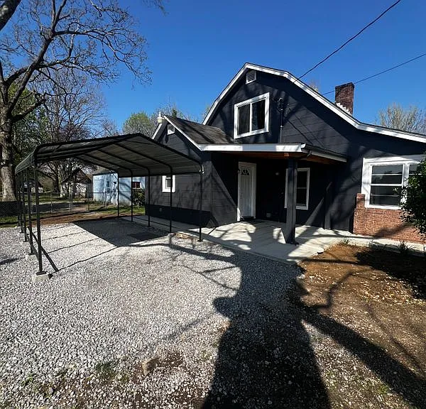 1801 Woodson Dr — Photo 3