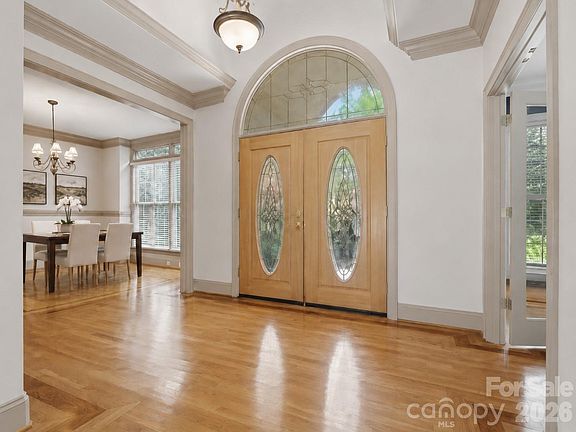 4th image of 707 Mayfield Ct