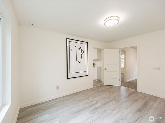 5th image of 4324 Yakima Avenue