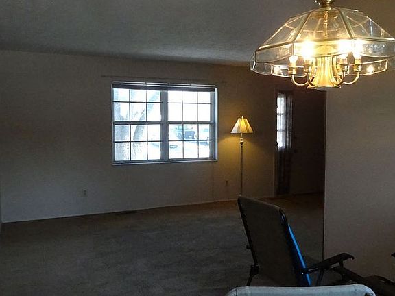 5th image of 2991 Upton Rd W