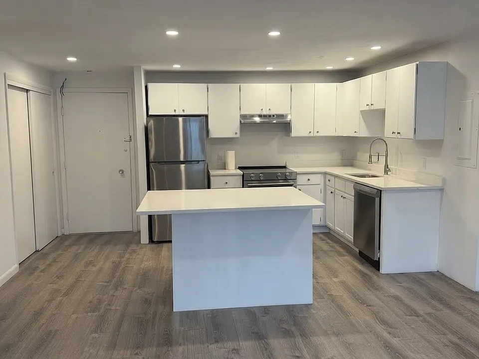 121 Tremont St #412