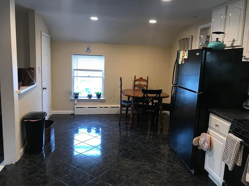 1st image of 25 East Ave
