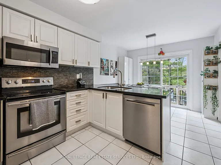 2485 Wooden Hill Cir — Photo 10