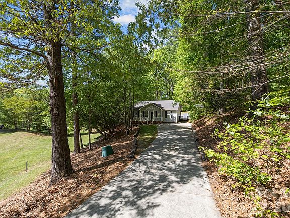 4th image of 124 Stately Pines Dr