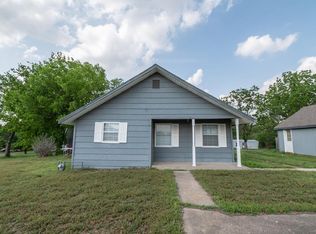 211 E Rose Ave, Caney, KS 67333