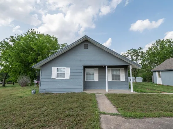 211 E Rose Ave, Caney, KS 67333