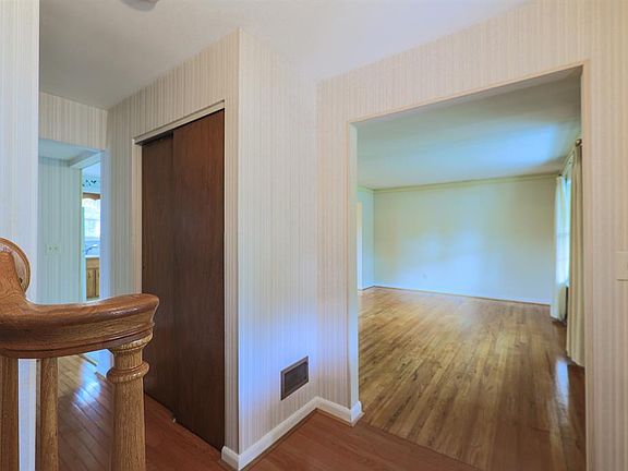 5th image of 3912 Malaer Dr