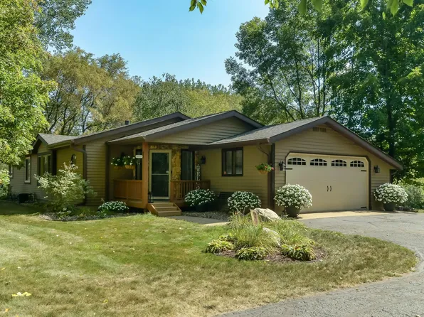 289 Edgewood Dr, Hudson, WI 54016