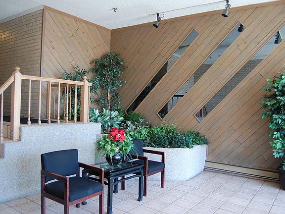 3rd image of 1005 Des Plaines Ave APT 104