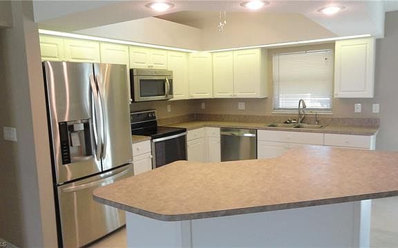 4th image of 4001 NE 8th Pl