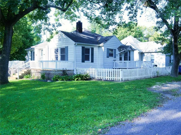 405 Charles Ave, Greenville, IL 62246