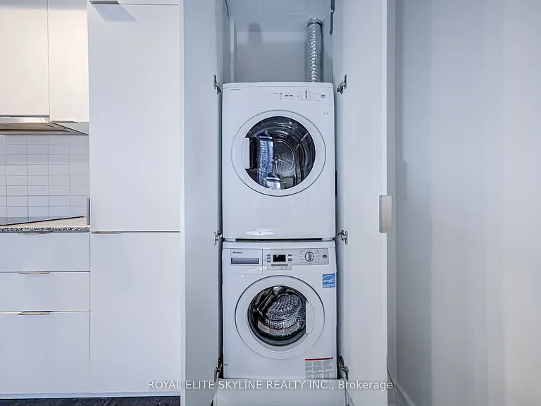955 Bay St #310 — Photo 24