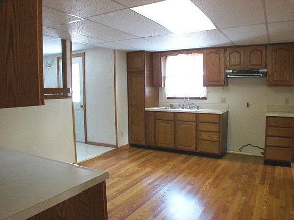 4th image of 301 E Hillcrest St