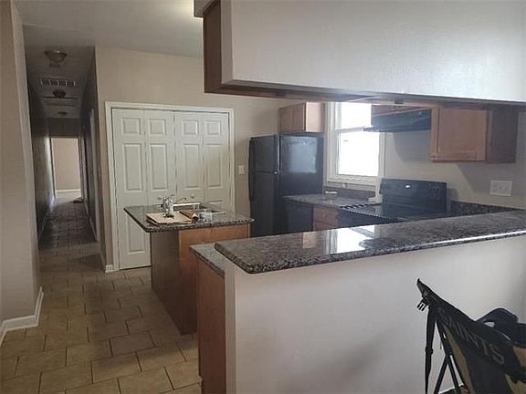 3rd image of 2034 Congress St