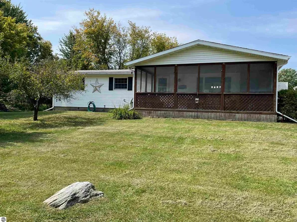 616 Euclid St, Saint Louis, MI 48880