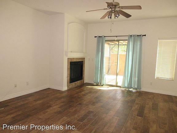 3rd image of 214 E Calle Puente Lindo