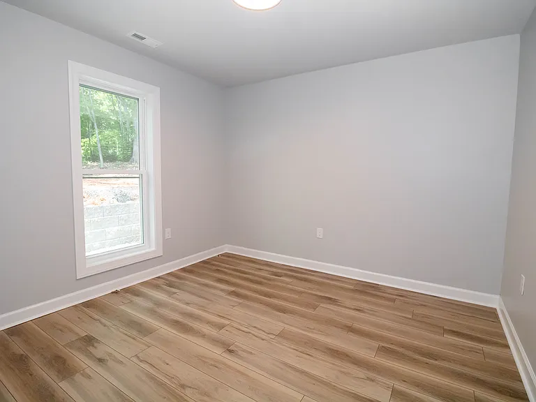 143 Reichard Dr — Photo 13