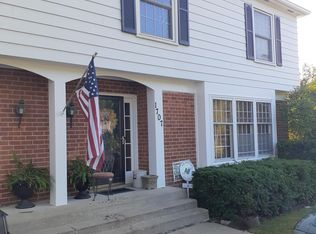 1707 Colonial Ln, Northfield, IL 60093