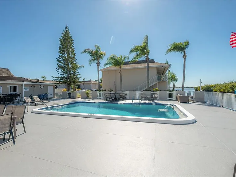 8812 Bay Pointe Dr #D202 — Photo 22