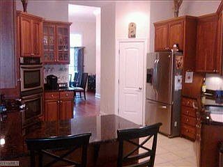 3rd image of 12 Kentbury Cir