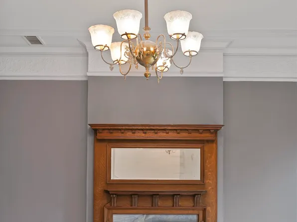 284 Carroll Street image 5 of 19