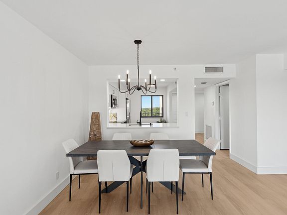 5th image of 7076 Huntington Lane #801