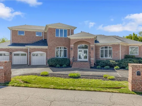 501 Croatan Hills Dr, Virginia Beach, VA 23451