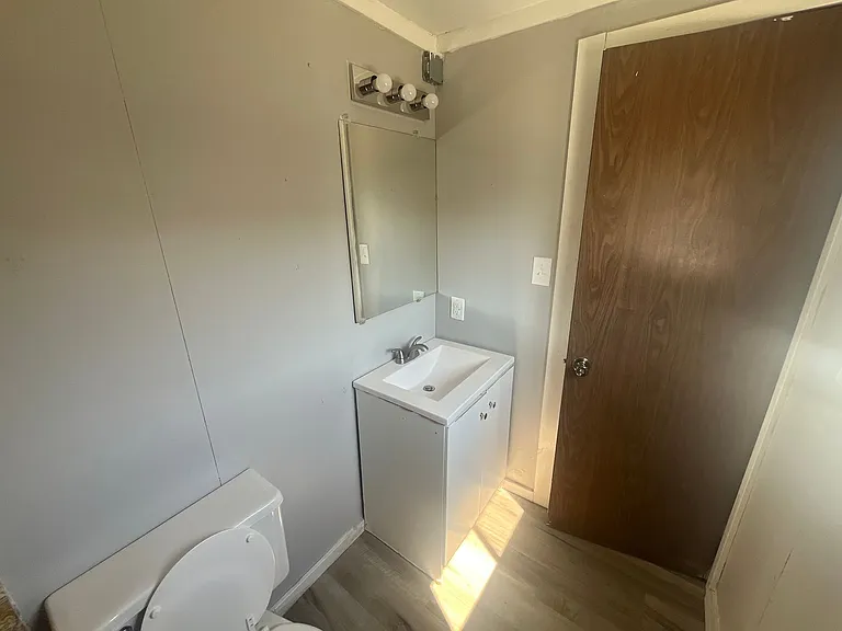 601 S Stewart St — Photo 11