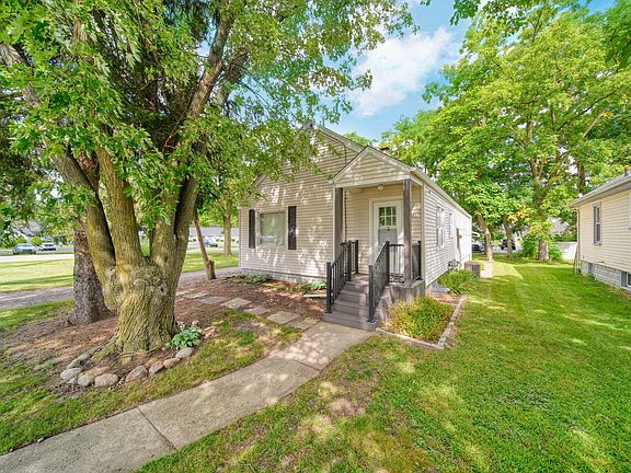 3rd image of 239 Cottage St