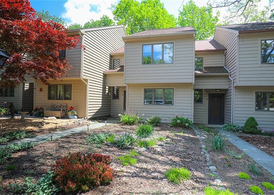 1st image of 12 Golfside Cir
