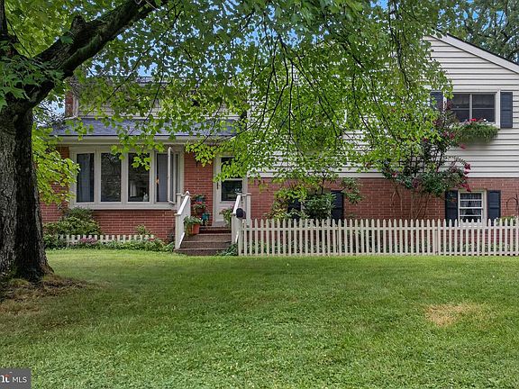 2nd image of 121 Home Ln