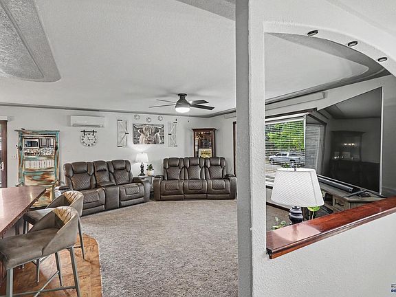 3rd image of 4736 Howie Dr