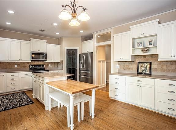 4th image of 111 Winwood Cir