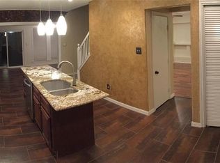 1359 Honeysuckle Ln, Lewisville, TX 75077