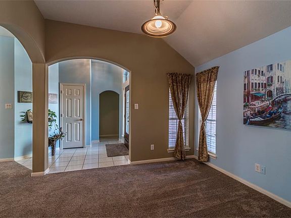 5th image of 209 Briarglen Dr