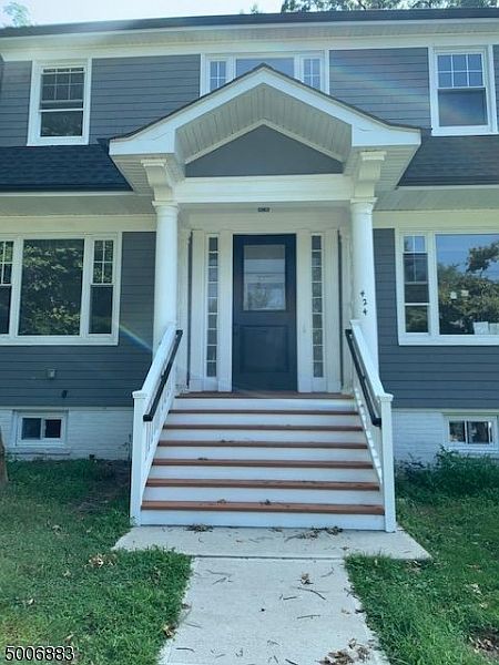 2nd image of 424 Heywood Ave