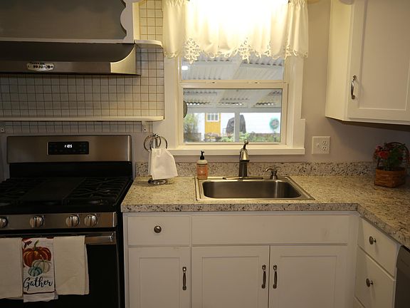 Kitchen
Faces East