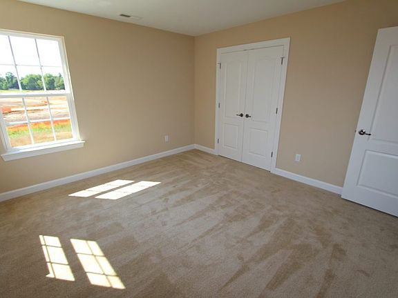 4th image of 104 Farrand Dr