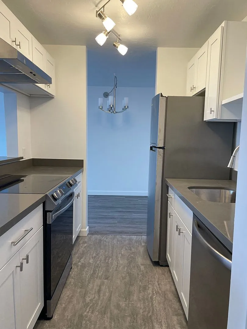Shoreview Apartments — Photo 1