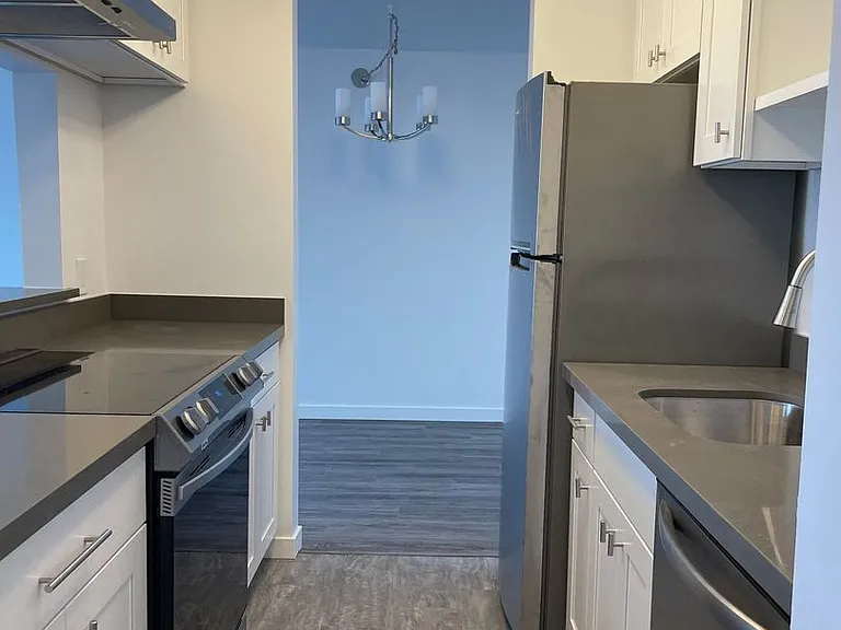 2035 43rd Ave E — Photo 1