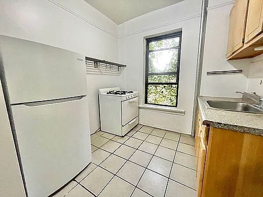 2nd image of 40 W 127th St #19A