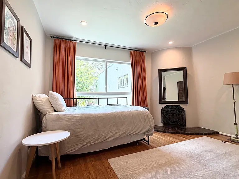 4067 Glenalbyn Dr — Photo 18