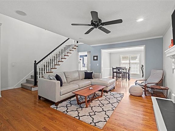 3rd image of 5012 Chouteau St