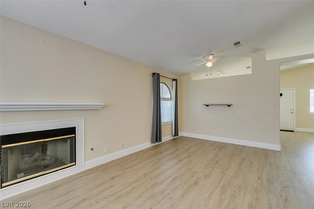 3 bed, 2.5 bath, 1624 sqft, $2,100 — Photo 4