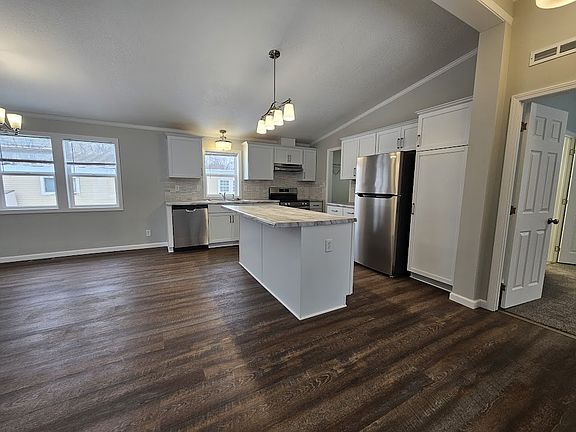 5th image of 400 Center Ave S Trailer 69